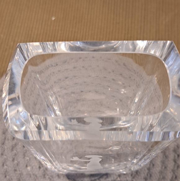 Skruf Crystal Vase with Young Girl & Bird or Dove. Signed - Picture 4 of 7